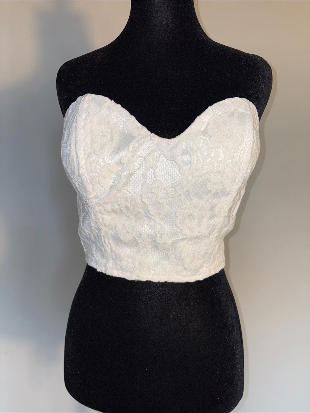 naked wardrobe White Lace Strapless Sweetheart Crop Top NWOT